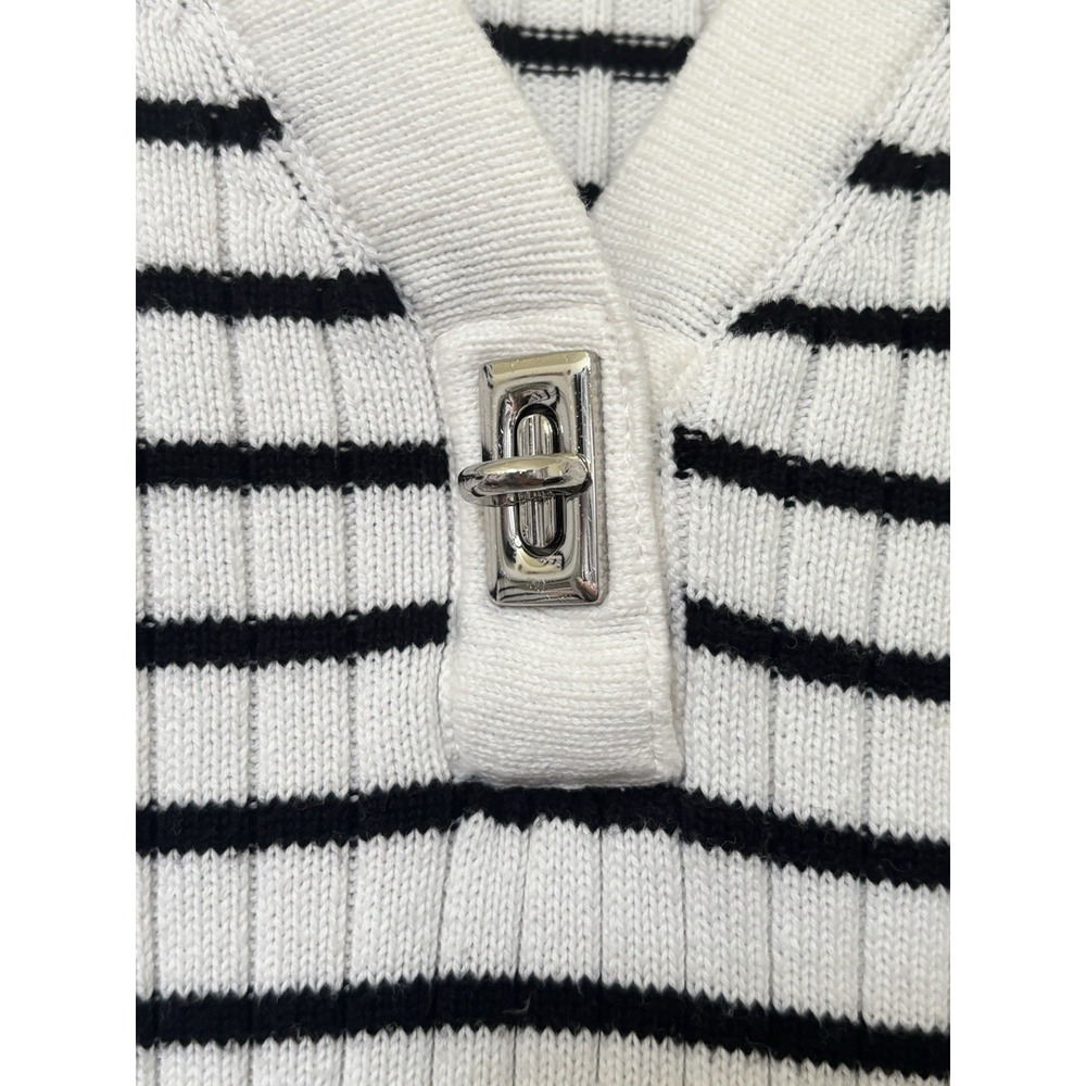 Ralph Lauren V-Neck Sweater Turn Lock Clasp Women's Sz Medium Striped Preppy - Picture 3 of 6